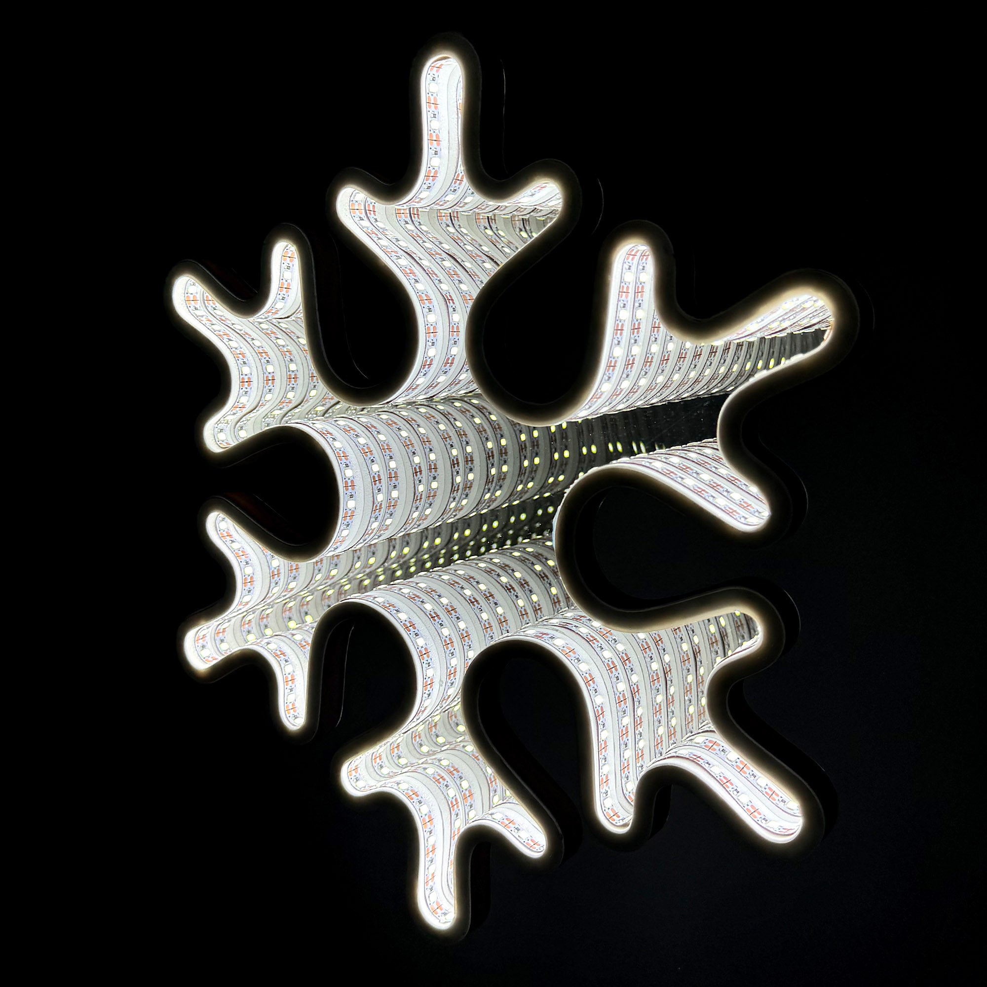 Snowflake infinity mirror light for Christmas decor, featuring LED lights with an endless depth effect. USB powered, perfect for hanging on the wall or around the Christmas tree, adding a festive glow to holiday decorations indoors.